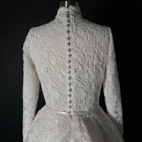 Preloved US6 Anna Augusta Modest Style Guipure Lace Bridal Gown - Picture 6 of 8